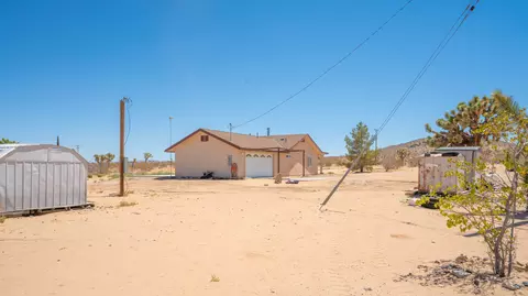 Exterior - 58522 Reche Rd, Landers, CA 92285 photo 3 of 8