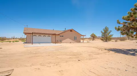 Exterior - 58522 Reche Rd, Landers, CA 92285 photo 2 of 8