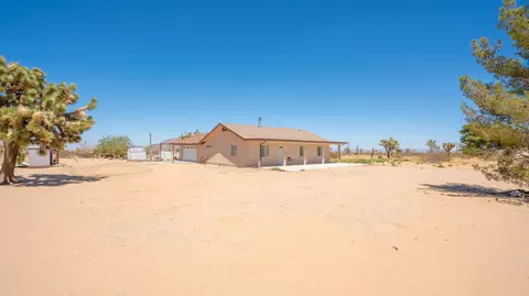 Exterior - 58522 Reche Rd, Landers, CA 92285 photo 1 of 8