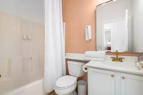 Bath - 82217 Cochran Dr, Indio, CA 92201 photo 3 of 4
