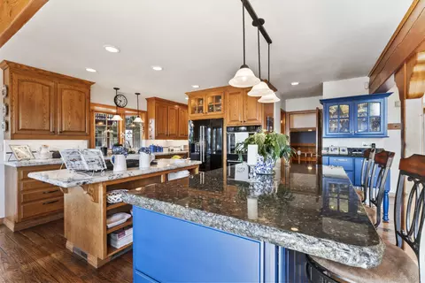 Kitchen - 264 Old Toll Rd, Lake Arrowhead, CA 92352 photo 3 of 7
