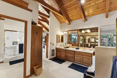 Bath - 264 Old Toll Rd, Lake Arrowhead, CA 92352 photo 5 of 7