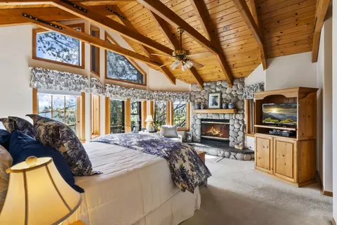 Bedroom - 264 Old Toll Rd, Lake Arrowhead, CA 92352 photo 6 of 8