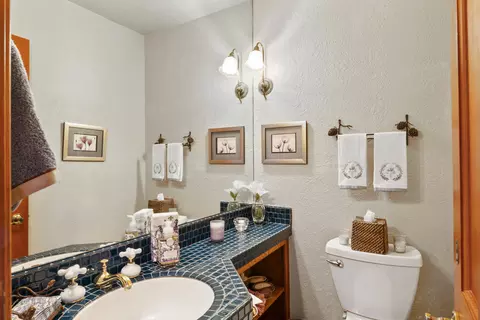 Bath - 264 Old Toll Rd, Lake Arrowhead, CA 92352 photo 1 of 7
