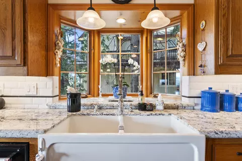 Kitchen - 264 Old Toll Rd, Lake Arrowhead, CA 92352 photo 5 of 7