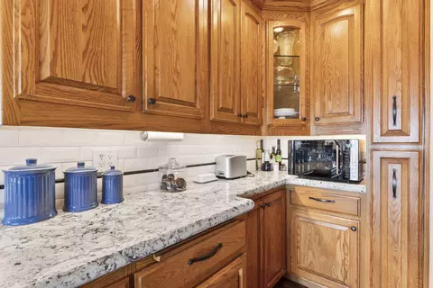 Kitchen - 264 Old Toll Rd, Lake Arrowhead, CA 92352 photo 6 of 7