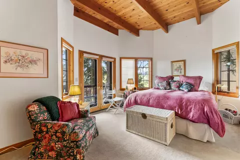 Bedroom - 264 Old Toll Rd, Lake Arrowhead, CA 92352 photo 3 of 8