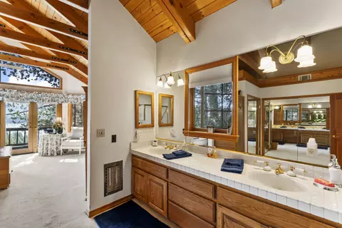 Bath - 264 Old Toll Rd, Lake Arrowhead, CA 92352 photo 6 of 7