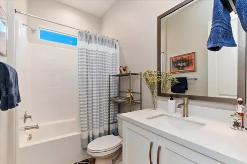 Bath - 82440 Crane Dr, Indio, CA 92201 photo 2 of 3