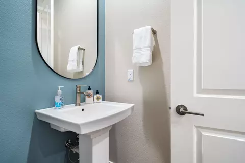 Bath - 82375 Crane Dr, Indio, CA 92201 photo 4 of 4