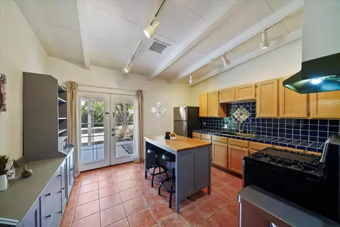 Kitchen - 51426 Eisenhower Dr, La Quinta, CA 92253 photo 1 of 4