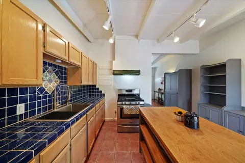 Kitchen - 51426 Eisenhower Dr, La Quinta, CA 92253 photo 3 of 4