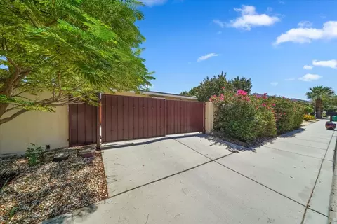 51426 Eisenhower Dr, La Quinta, CA 92253