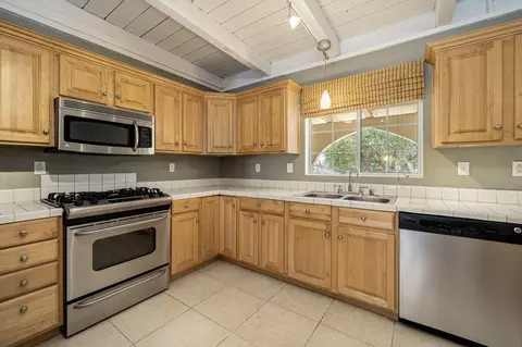 Kitchen - 79740 Camelback Dr, Bermuda Dunes, CA 92203 photo 4 of 4