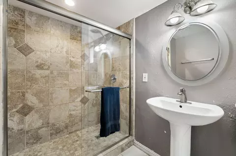 Bath - 79740 Camelback Dr, Bermuda Dunes, CA 92203 photo 4 of 4
