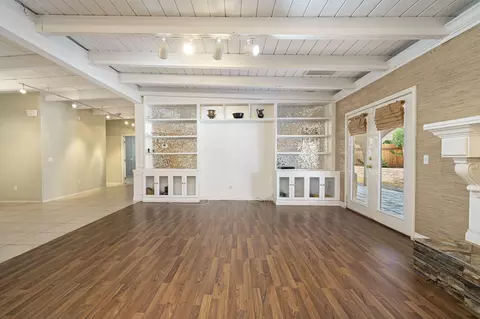 Living - 79740 Camelback Dr, Bermuda Dunes, CA 92203 photo 2 of 4