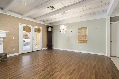 Living - 79740 Camelback Dr, Bermuda Dunes, CA 92203 photo 3 of 4