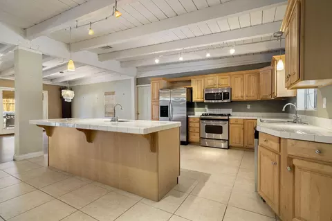 Kitchen - 79740 Camelback Dr, Bermuda Dunes, CA 92203 photo 2 of 4
