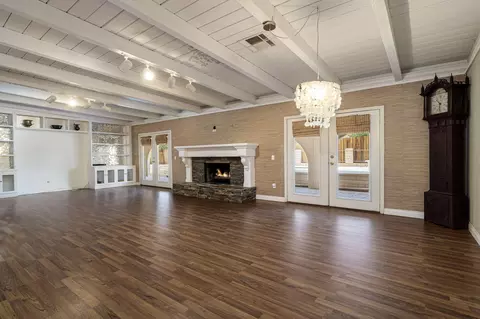 Living - 79740 Camelback Dr, Bermuda Dunes, CA 92203 photo 4 of 4