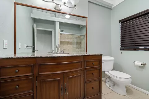 Bath - 79740 Camelback Dr, Bermuda Dunes, CA 92203 photo 3 of 4