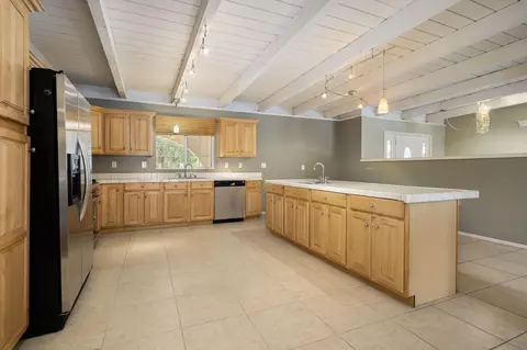 Kitchen - 79740 Camelback Dr, Bermuda Dunes, CA 92203 photo 3 of 4