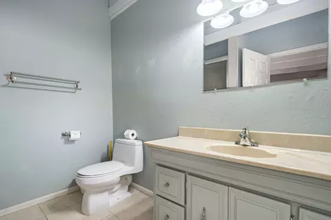 Bath - 79740 Camelback Dr, Bermuda Dunes, CA 92203 photo 1 of 4