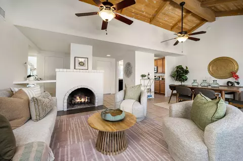 2488 Miramonte Cir W, Palm Springs, CA 92264