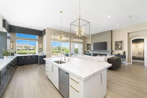 51605 Via Sorrento, La Quinta, CA 92253