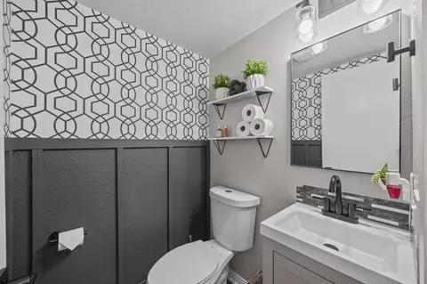 Bath - 26831 Eagle Run St, Corona, CA 92883 photo 1 of 4