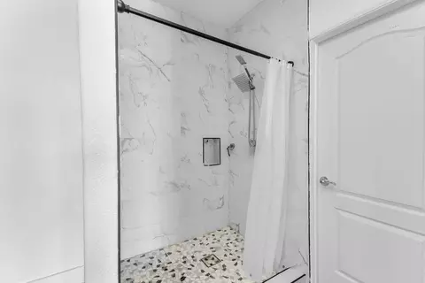 Bath - 82210 Vandenberg Dr, Indio, CA 92201 photo 2 of 4