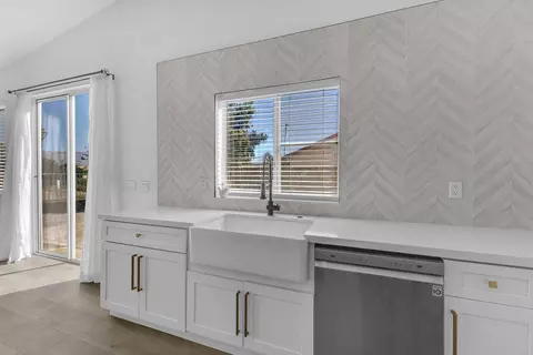 Kitchen - 82210 Vandenberg Dr, Indio, CA 92201 photo 6 of 9