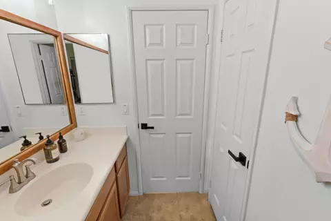 Bath - 82607 Castleton Dr, Indio, CA 92203 photo 5 of 5