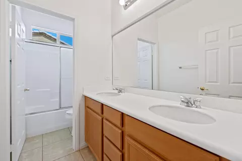Bath - 84344 Canzone Dr, Indio, CA 92203 photo 3 of 3