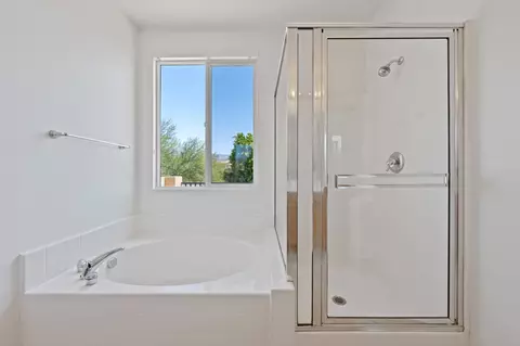 Bath - 84344 Canzone Dr, Indio, CA 92203 photo 2 of 3