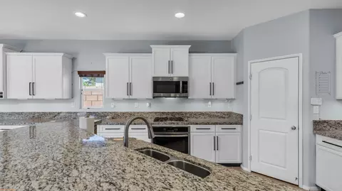 Kitchen - 42333 Everest Dr, Indio, CA 92203 photo 2 of 3