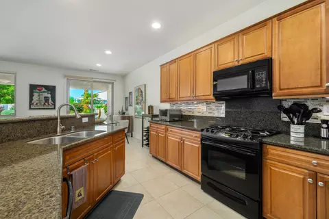 Kitchen - 39859 Corte Velado, Indio, CA 92203 photo 4 of 5