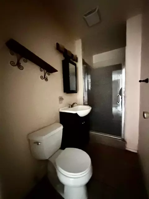 Bath - 610 E Chanslor Way, Blythe, CA 92225 photo 2 of 2