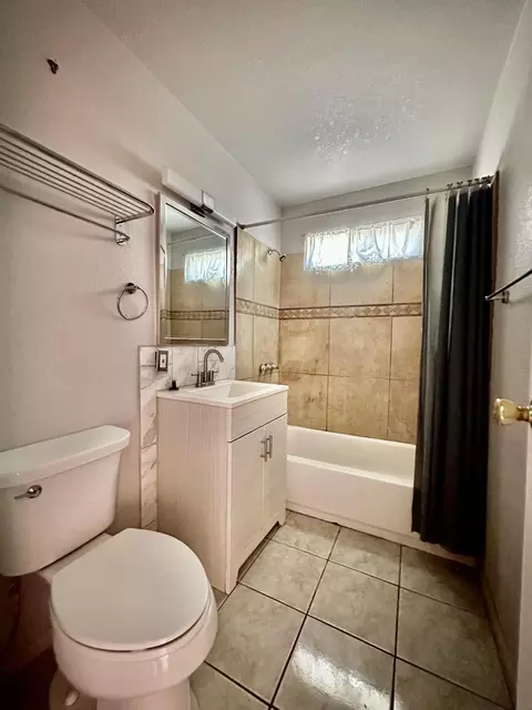 Bath - 610 E Chanslor Way, Blythe, CA 92225 photo 1 of 2