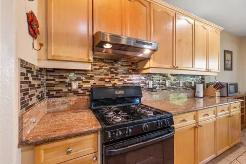Kitchen - 81194 Avenida Gonzalez, Indio, CA 92201 photo 2 of 3