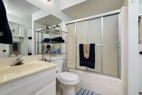 Bath - 49101 Taylor St, Indio, CA 92201 photo 3 of 4