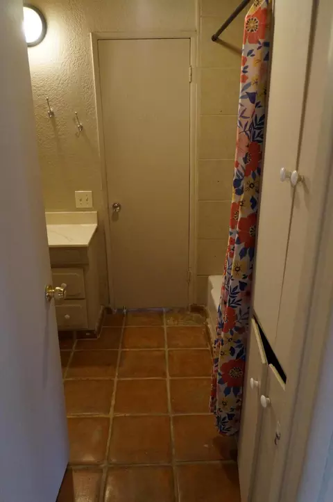 Bath - 11022 West Dr, Morongo Valley, CA 92256 photo 1 of 4