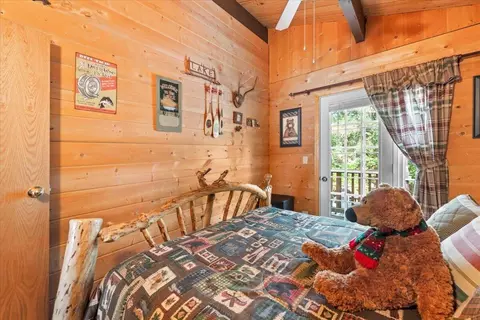 Bedroom - 817 Maple Ln, Sugarloaf, CA 92386 photo 2 of 3