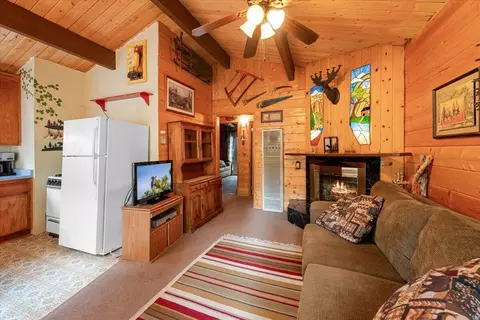 Living - 817 Maple Ln, Sugarloaf, CA 92386 photo 1 of 6