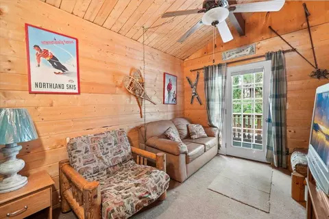 Living - 817 Maple Ln, Sugarloaf, CA 92386 photo 5 of 6