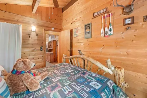 Bedroom - 817 Maple Ln, Sugarloaf, CA 92386 photo 3 of 3