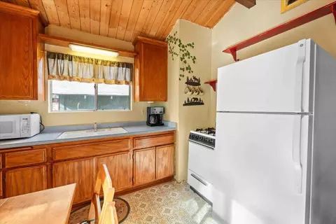Kitchen - 817 Maple Ln, Sugarloaf, CA 92386 photo 1 of 1