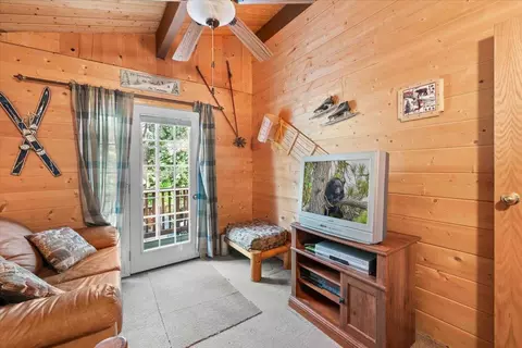 Living - 817 Maple Ln, Sugarloaf, CA 92386 photo 6 of 6