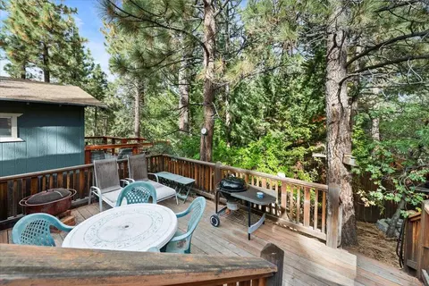 Exterior - 817 Maple Ln, Sugarloaf, CA 92386 photo 5 of 7