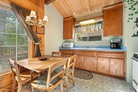 Dining - 817 Maple Ln, Sugarloaf, CA 92386 photo 1 of 1