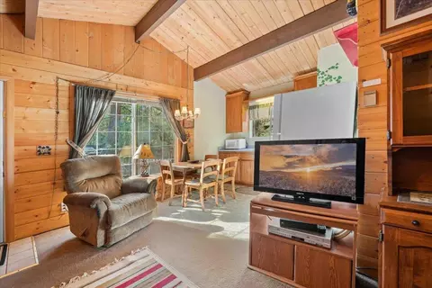 Living - 817 Maple Ln, Sugarloaf, CA 92386 photo 4 of 6